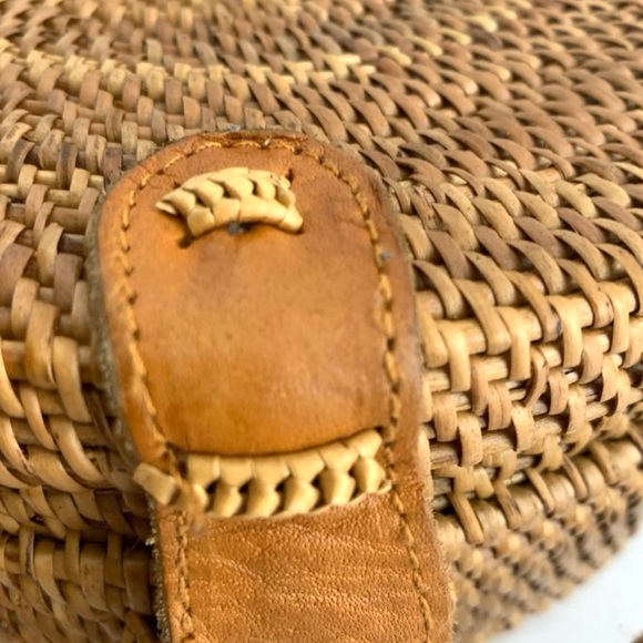 Round Rattan Women's Bag Good Condition - Picture 4 of 10